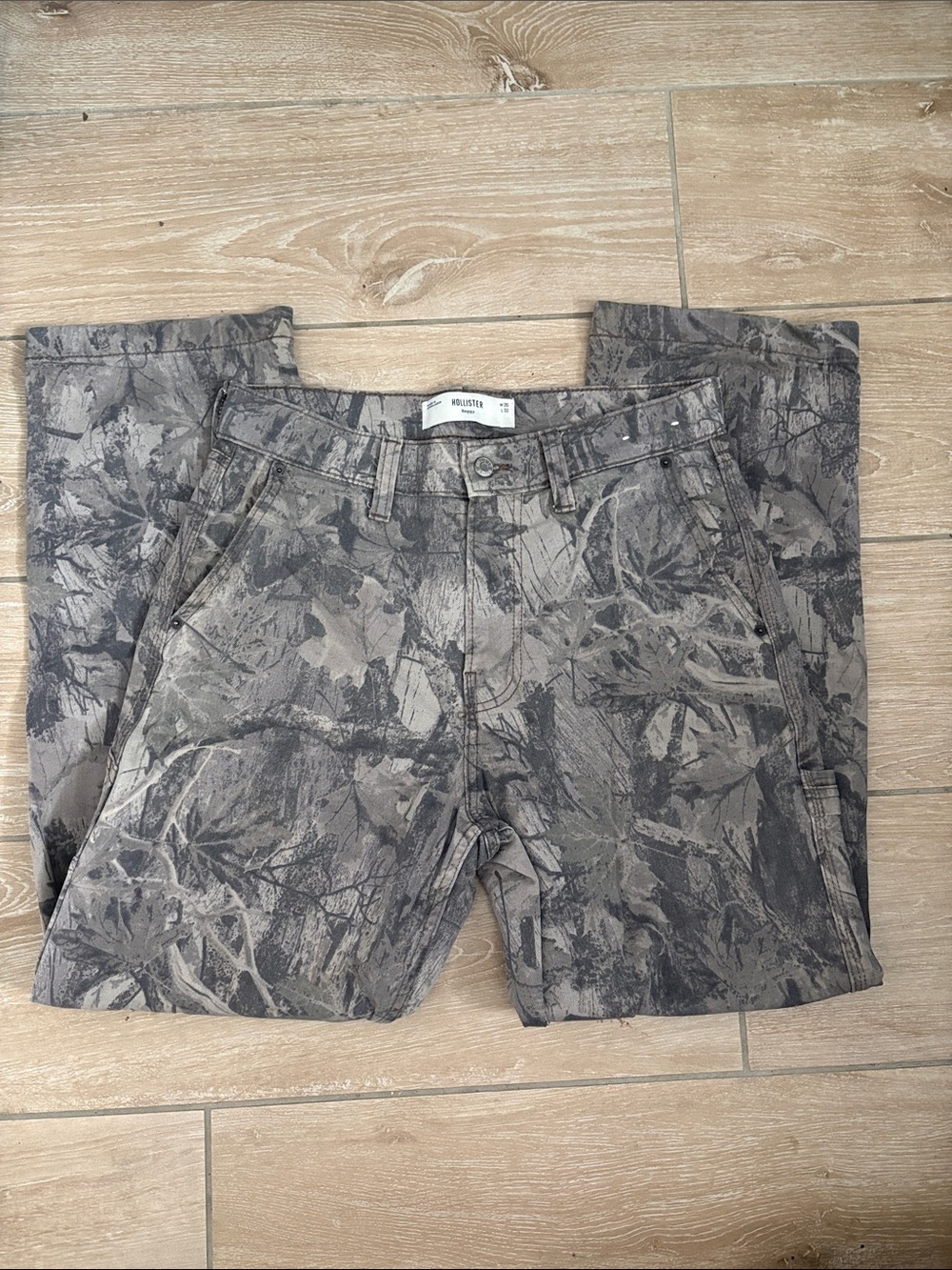Hollister Men's Gray Camo Cargo Pants